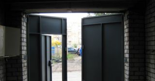 Купить гаражные ворота распашные Тобольск, цена от 3922 руб.